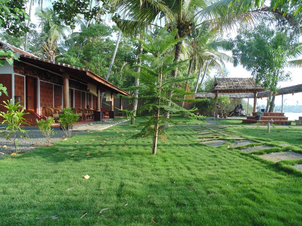 Ambadis Villas Kodungallūr 外观 照片