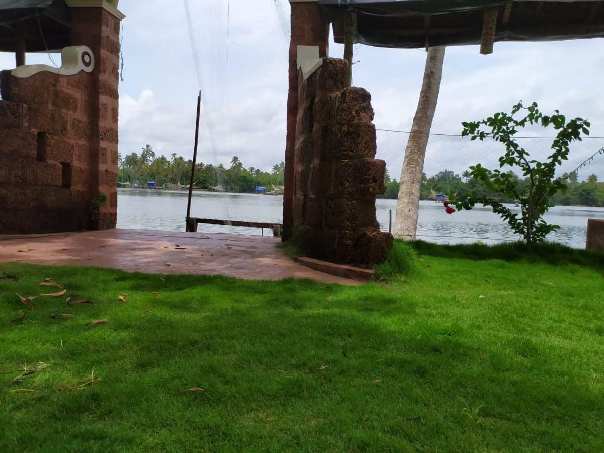 Ambadis Villas Kodungallūr 外观 照片